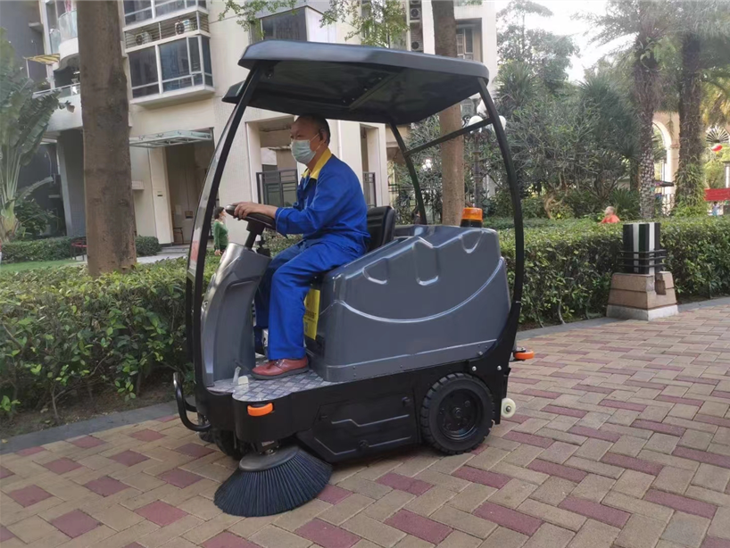 2萬預算！輕松拿下中型駕駛掃地車